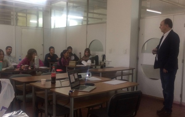 Alejandro Godoy, Gerente General de KHREA, realiza talleres de Creatividad en la Escuela de Postgrado de la Facultad de Ciencias Económicas de la Universidad Nacional de Cuyo en Mendoza, Argentina.